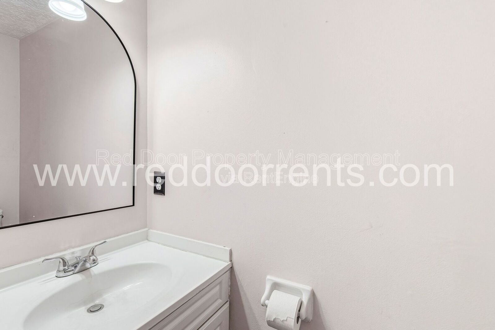 Charming 2BR/1.5BA Home Near Eagle Creek Park property image