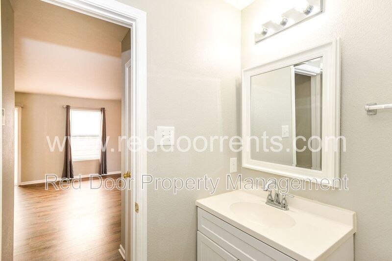 Coming Soon! - Charm and Convenience: Your Ideal Home in Noblesville! property image