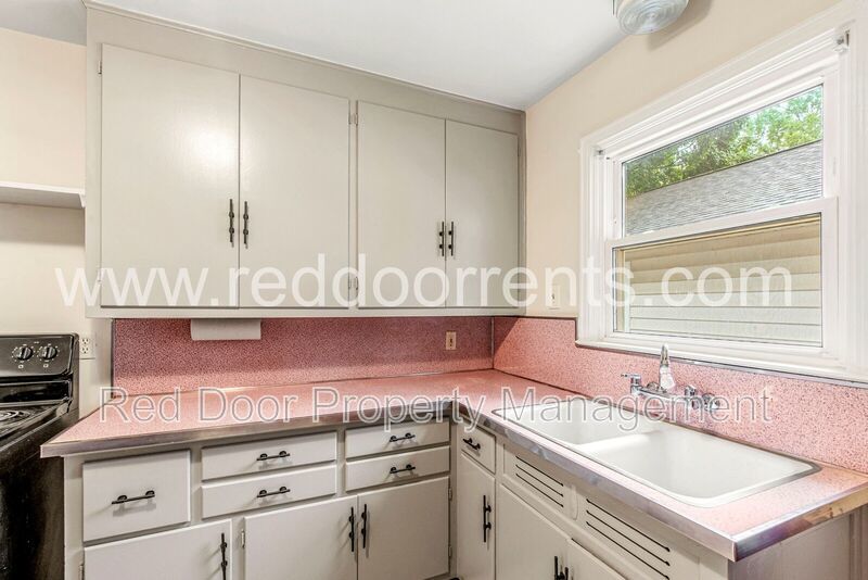 ✨ MOVE-IN SPECIAL: HALF OFF THE FIRST MONTH’S RENT!! ✨ property image