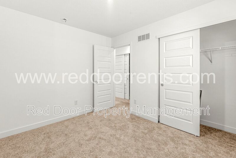 ✨ Move in now and get 50% OFF your first month’s rent when you sign an 16-month lease! ✨ property image