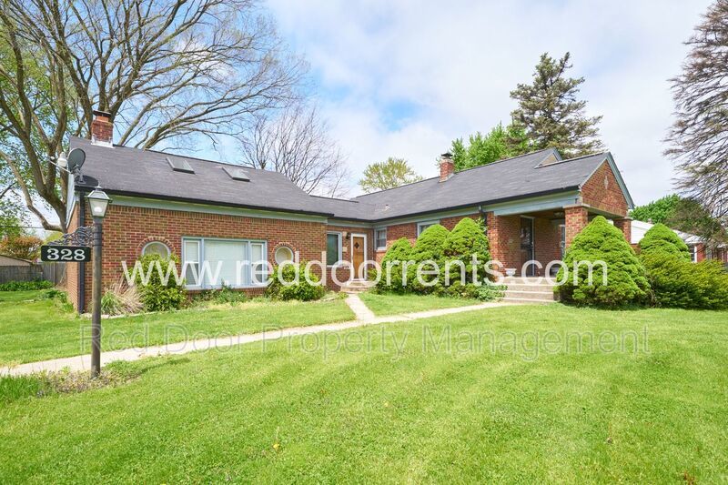 Charming 3-Bed Home with Separate Carriage Units in Indianapolis property image