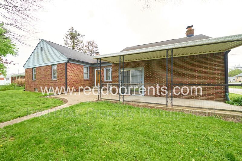 Charming 3-Bed Home with Separate Carriage Units in Indianapolis property image