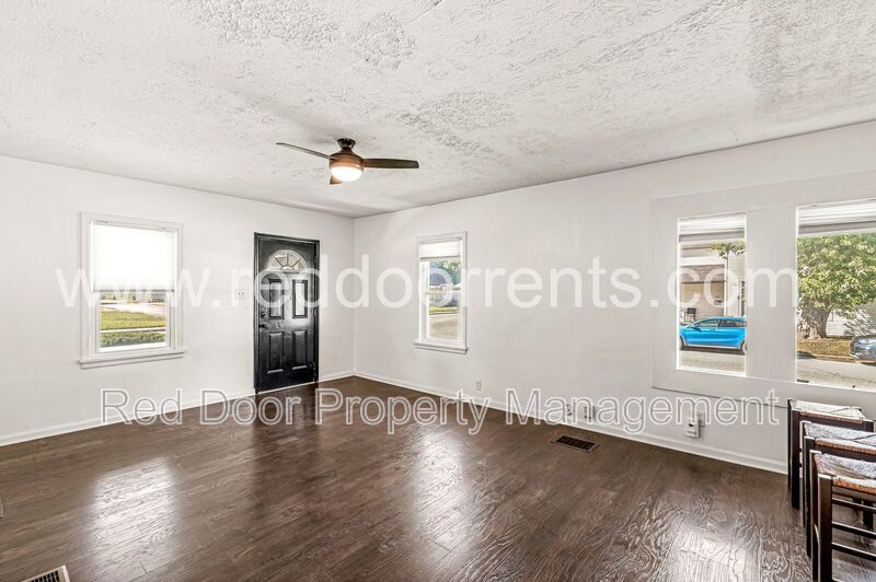 Conveniently Located 3-Bedroom Bungalow with Smart Upgrades! Accepting 6-Month Lease property image