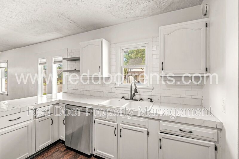 Conveniently Located 3-Bedroom Bungalow with Smart Upgrades! Accepting 6-Month Lease property image