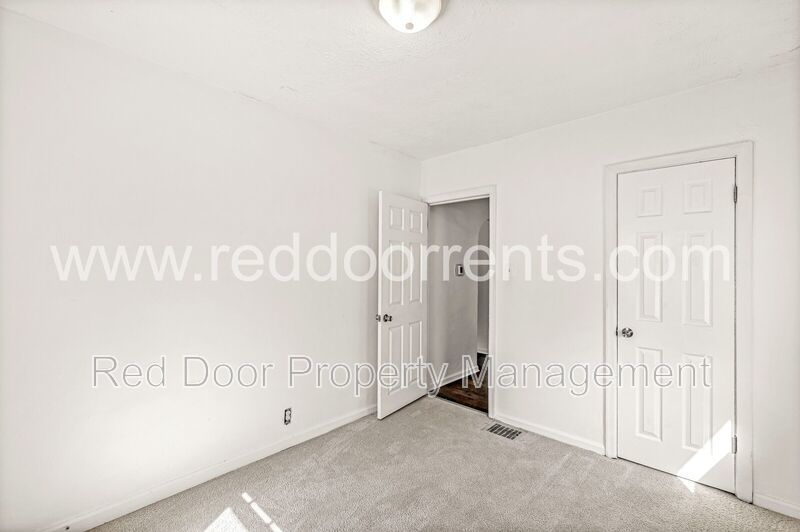 Conveniently Located 3-Bedroom Bungalow with Smart Upgrades! Accepting 6-Month Lease property image