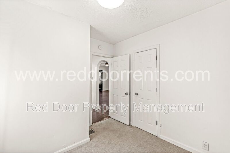 Conveniently Located 3-Bedroom Bungalow with Smart Upgrades! Accepting 6-Month Lease property image