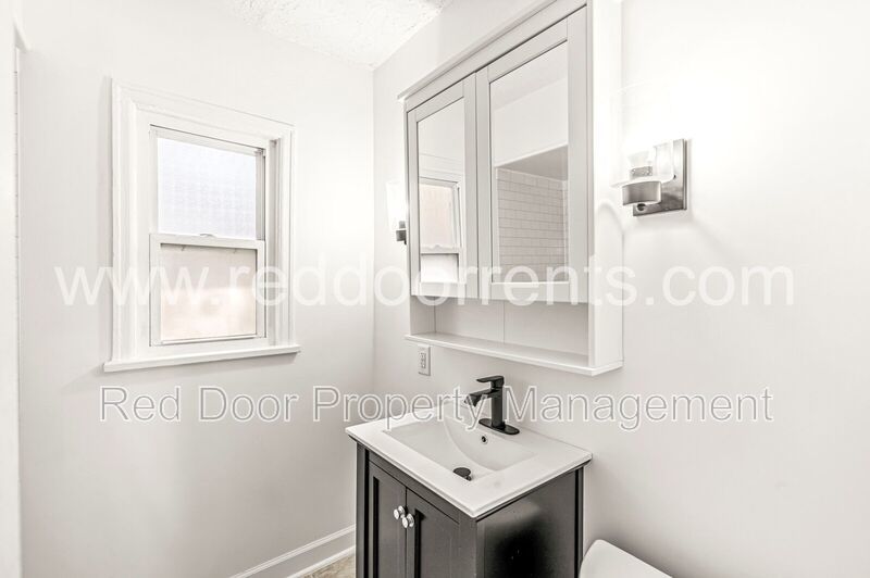 Conveniently Located 3-Bedroom Bungalow with Smart Upgrades! Accepting 6-Month Lease property image