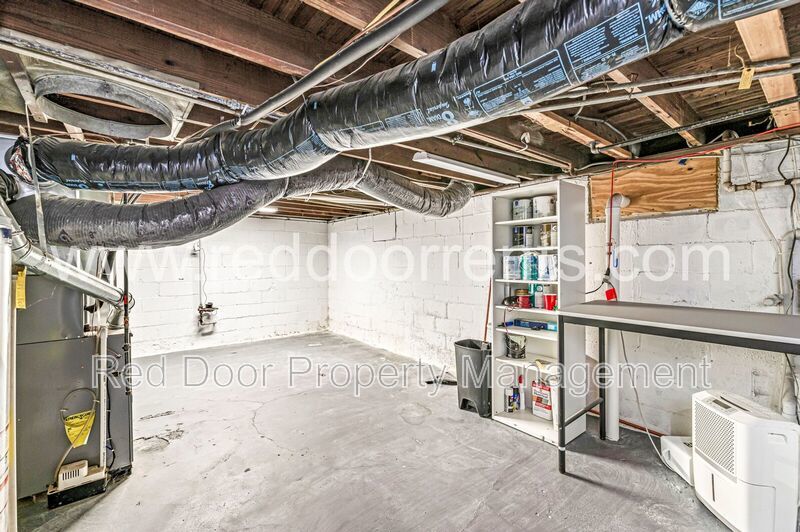 Conveniently Located 3-Bedroom Bungalow with Smart Upgrades! Accepting 6-Month Lease property image