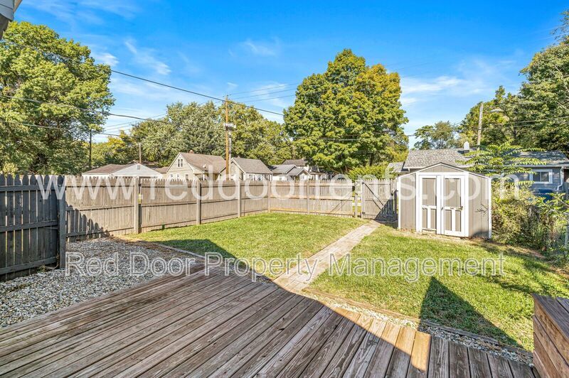 Conveniently Located 3-Bedroom Bungalow with Smart Upgrades! Accepting 6-Month Lease property image