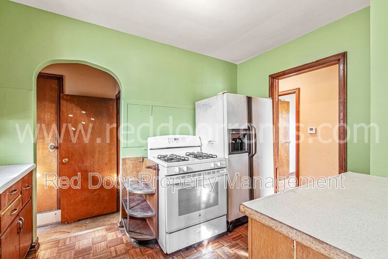 Charming 3-Bed Home with Separate Carriage Units in Indianapolis property image