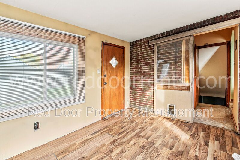 Charming 3-Bed Home with Separate Carriage Units in Indianapolis property image