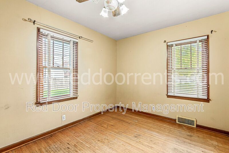 Charming 3-Bed Home with Separate Carriage Units in Indianapolis property image