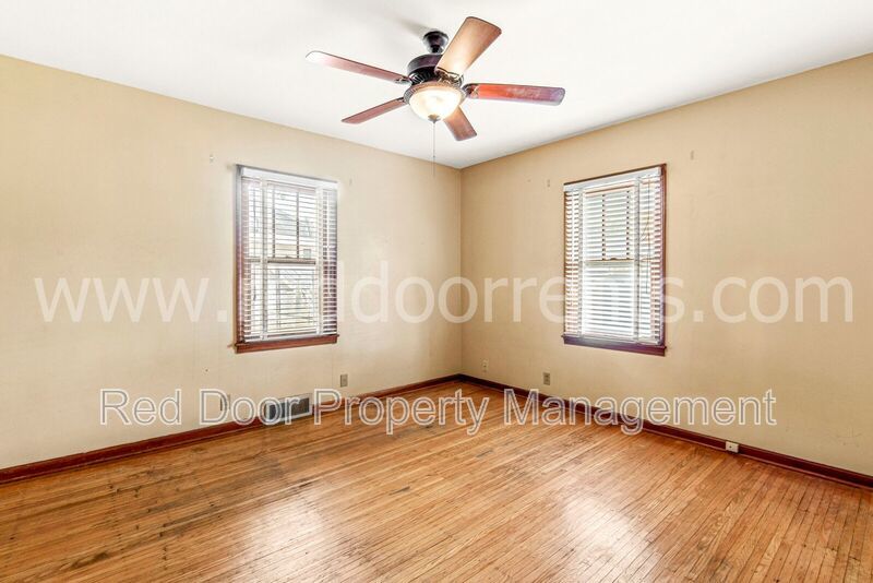 Charming 3-Bed Home with Separate Carriage Units in Indianapolis property image