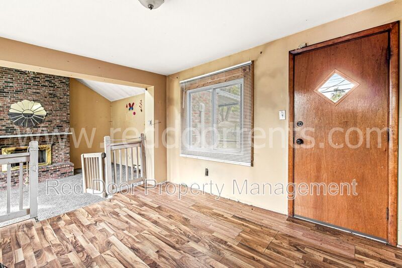 Charming 3-Bed Home with Separate Carriage Units in Indianapolis property image
