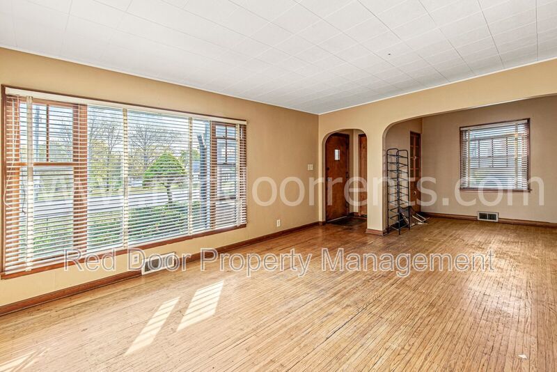 Charming 3-Bed Home with Separate Carriage Units in Indianapolis property image