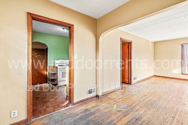 Charming 3-Bed Home with Separate Carriage Units in Indianapolis property image