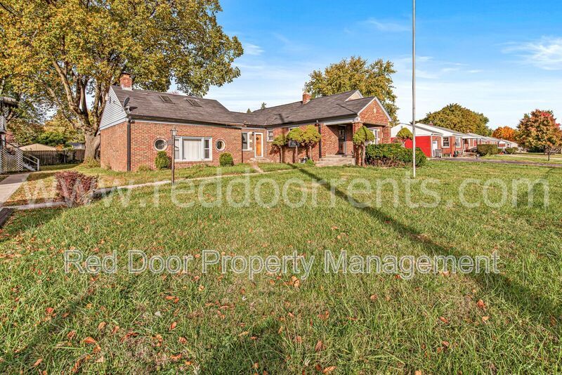 Charming 3-Bed Home with Separate Carriage Units in Indianapolis property image