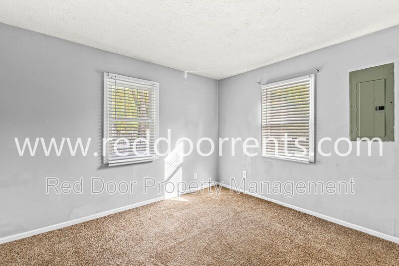Coming Soon! Check out this adorable and affordable 2 bedrooms/1 full bath home! property image