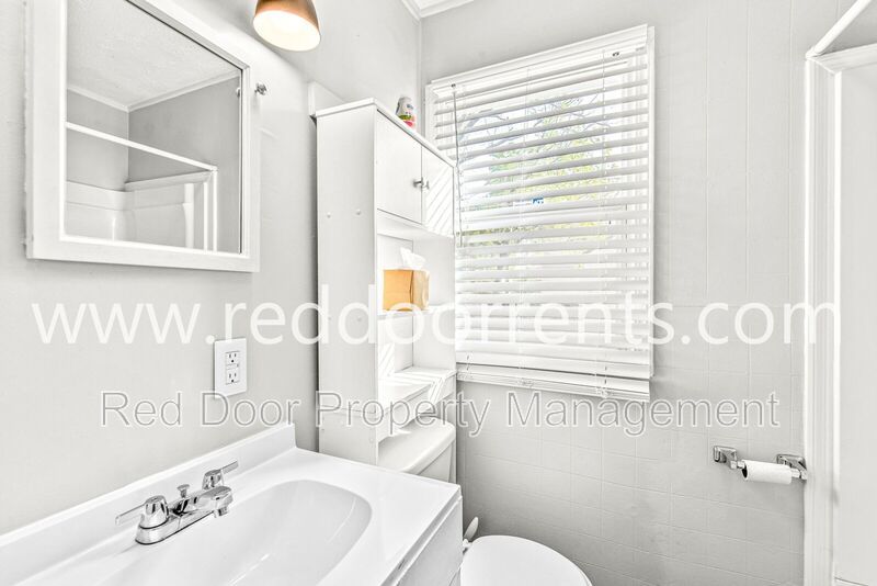 Coming Soon! Check out this adorable and affordable 2 bedrooms/1 full bath home! property image