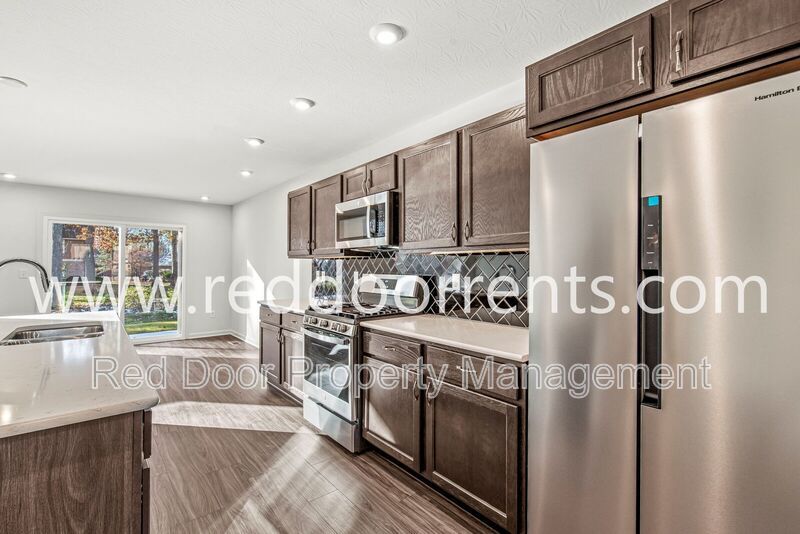 Bright & Modern Brand New Home with Over 4,300 sq ft in Avon property image