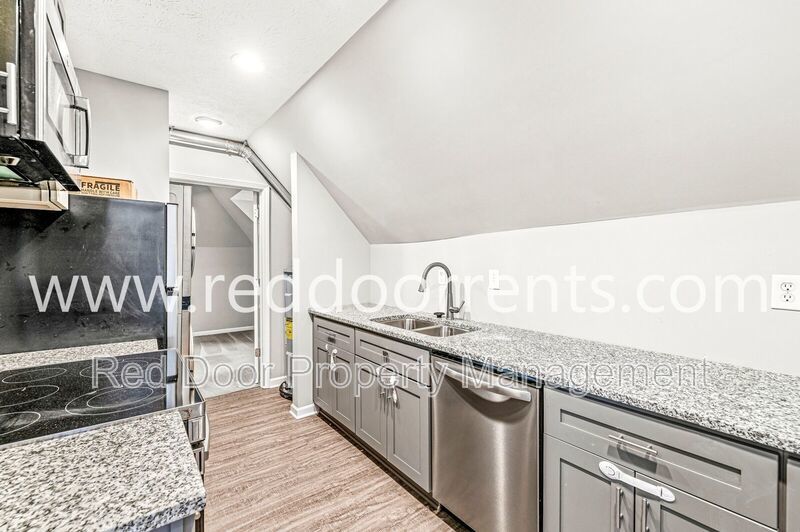 ✨Now Accepting Section 8!! ✨ Triplex Near Downtown Indianapolis property image