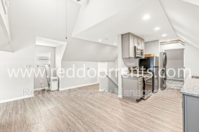 ✨Now Accepting Section 8!! ✨ Triplex Near Downtown Indianapolis property image