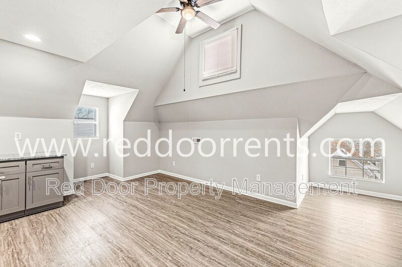 ✨Now Accepting Section 8!! ✨ Triplex Near Downtown Indianapolis property image