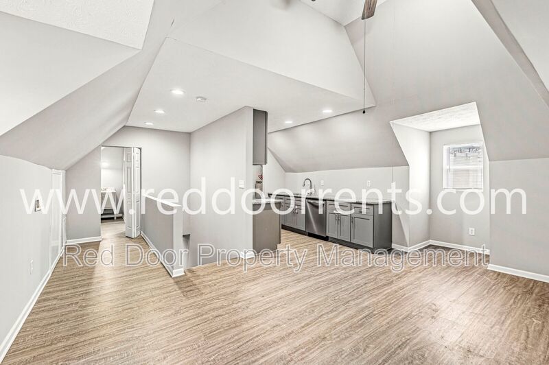 ✨Now Accepting Section 8!! ✨ Triplex Near Downtown Indianapolis property image