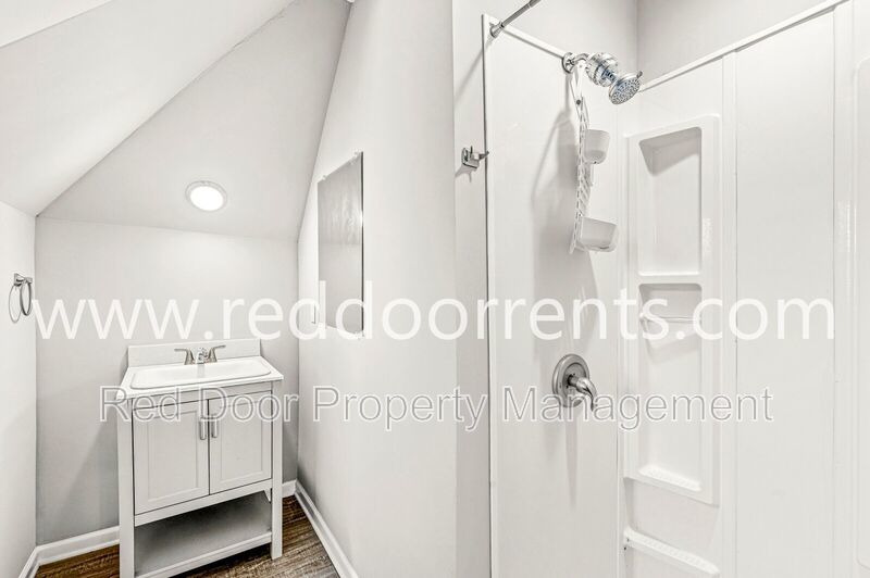 ✨Now Accepting Section 8!! ✨ Triplex Near Downtown Indianapolis property image