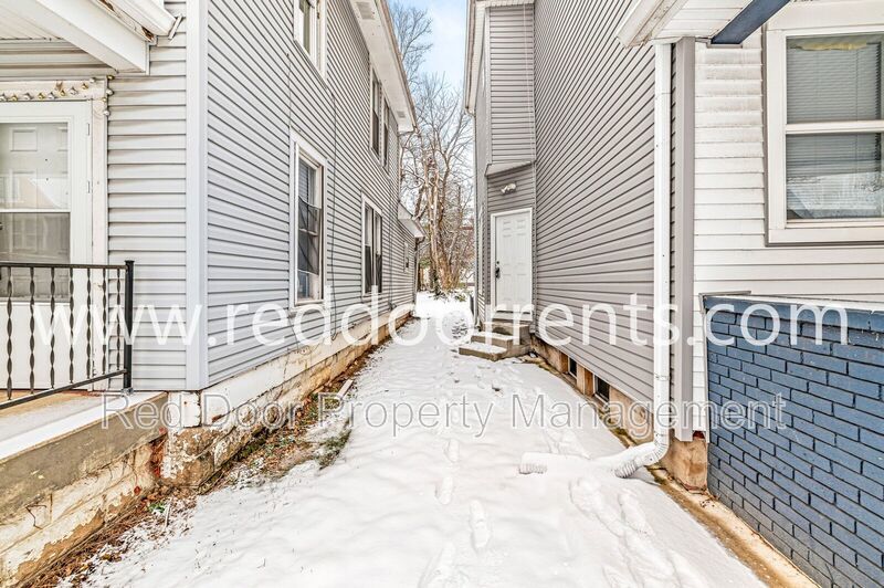 ✨Now Accepting Section 8!! ✨ Triplex Near Downtown Indianapolis property image
