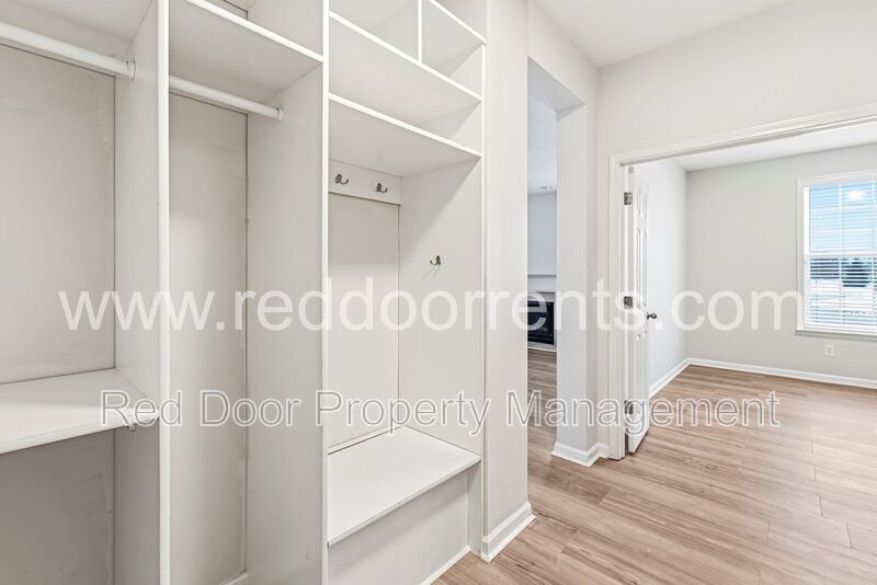 ✨ MOVE-IN SPECIAL: HALF OFF THE FIRST MONTH’S RENT!! ✨ property image