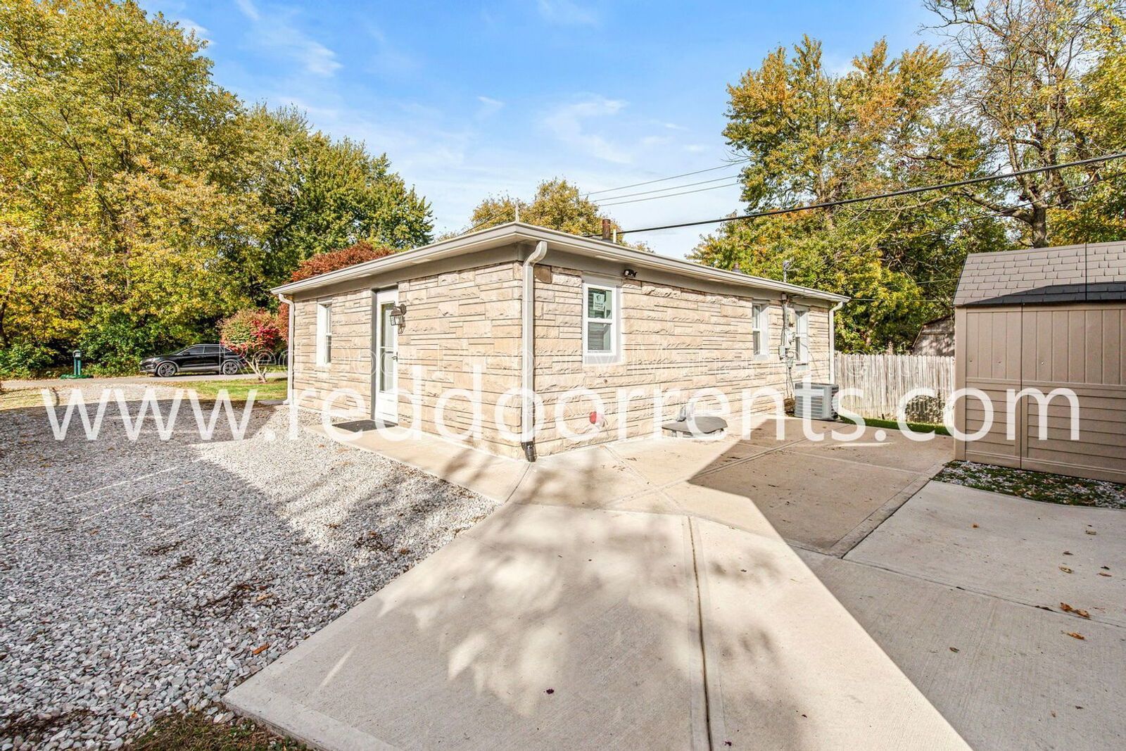 Check out this adorable and affordable 2 bedrooms/1 full bath home! property image