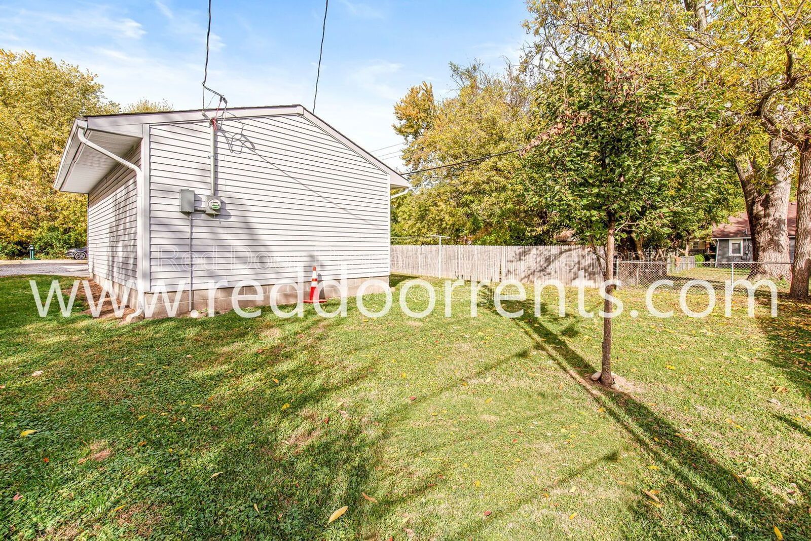 Check out this adorable and affordable 2 bedrooms/1 full bath home! property image